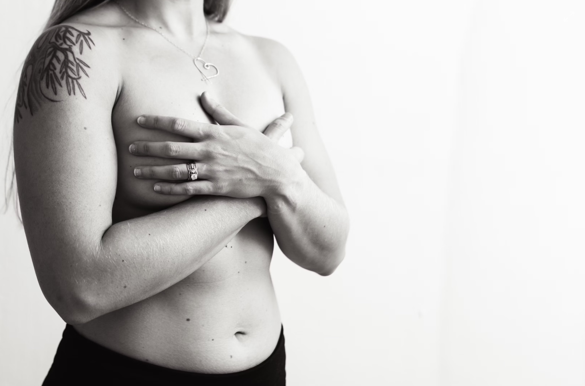 Woman's stomach to illustrate gut-brain connection with hormone cycle